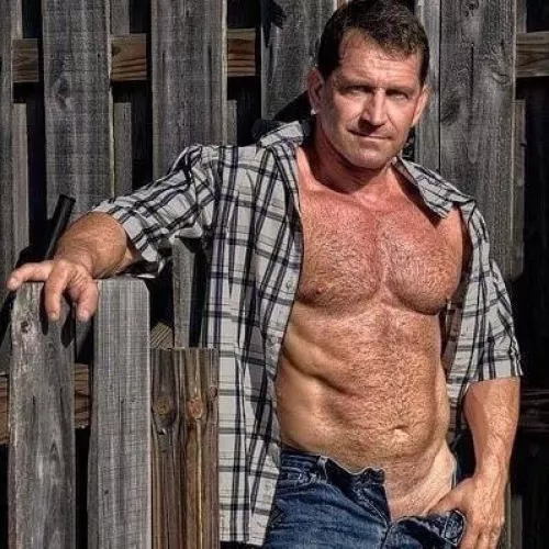 Tanned hairy muscle by ManyFlavors