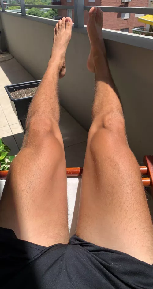 Tanned legs and feet 🦶🏽 by lemomchielo