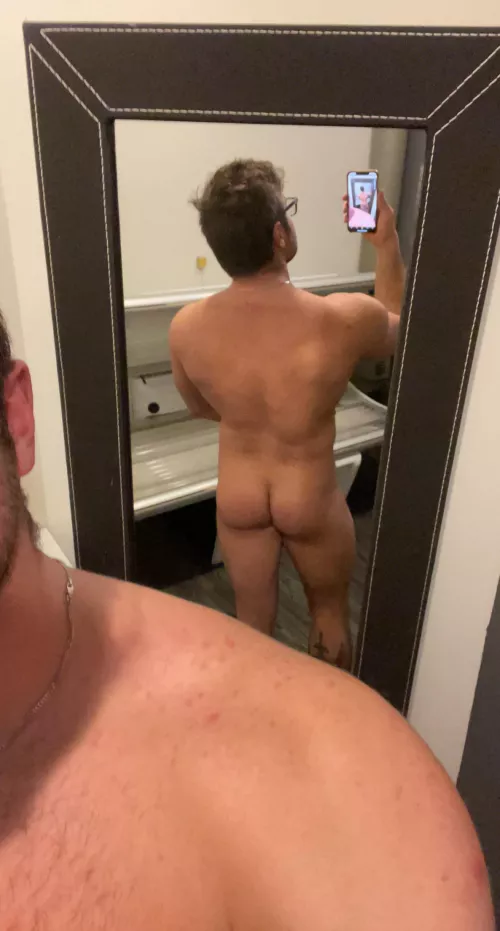 Tanning butt by dubstepdaddyx