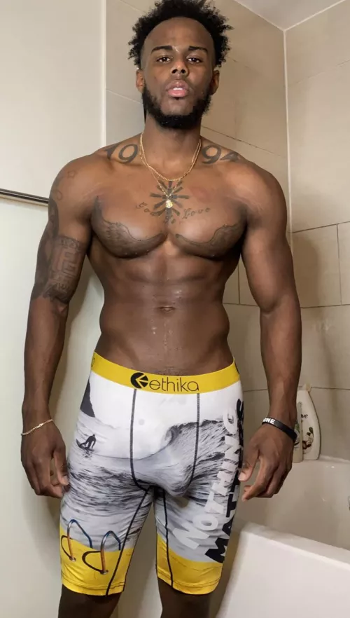 Tap it…it gets bigger😛🔥 by Big_2x