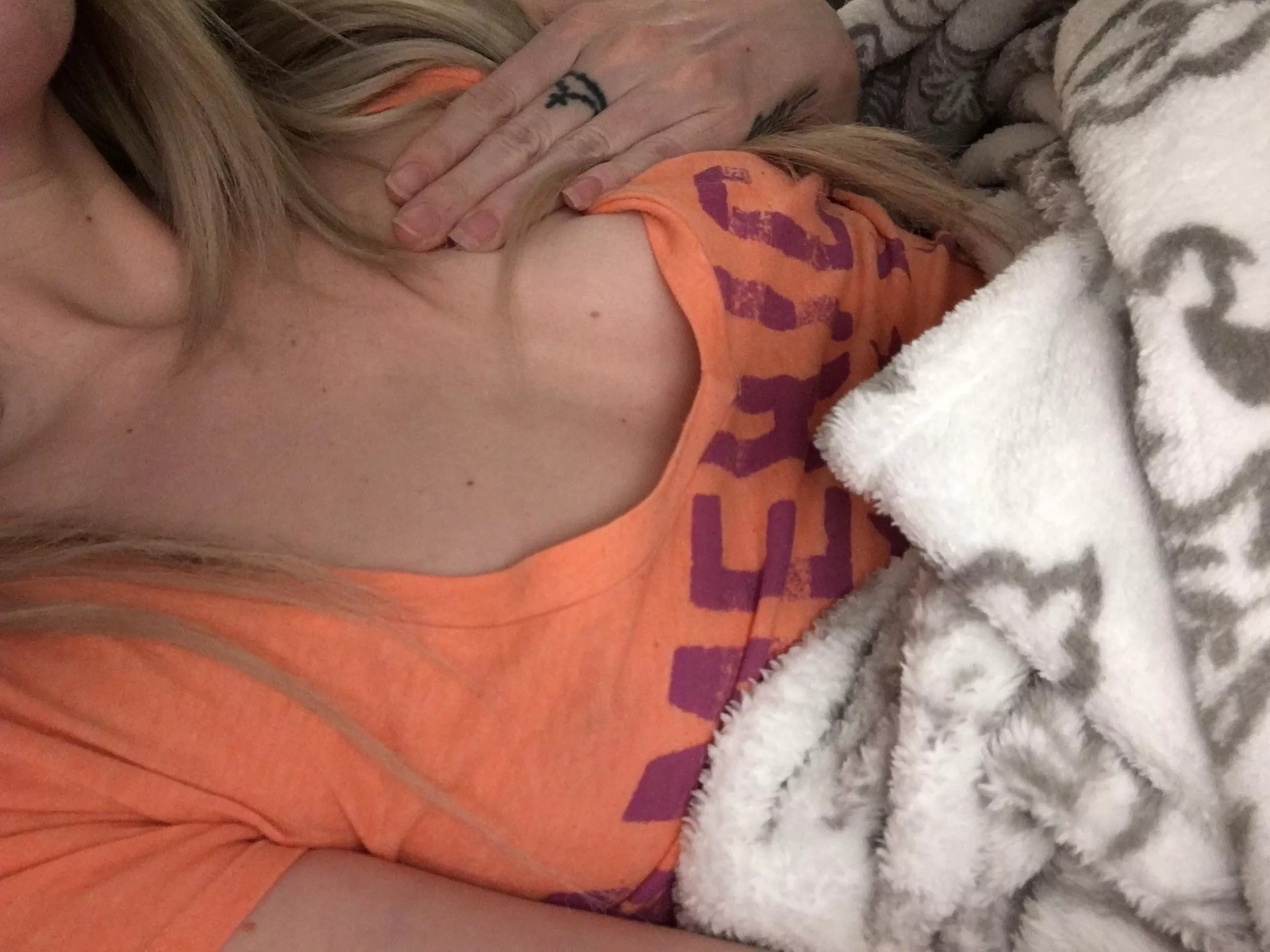 Taste my honey 🍯 posted by tina010101