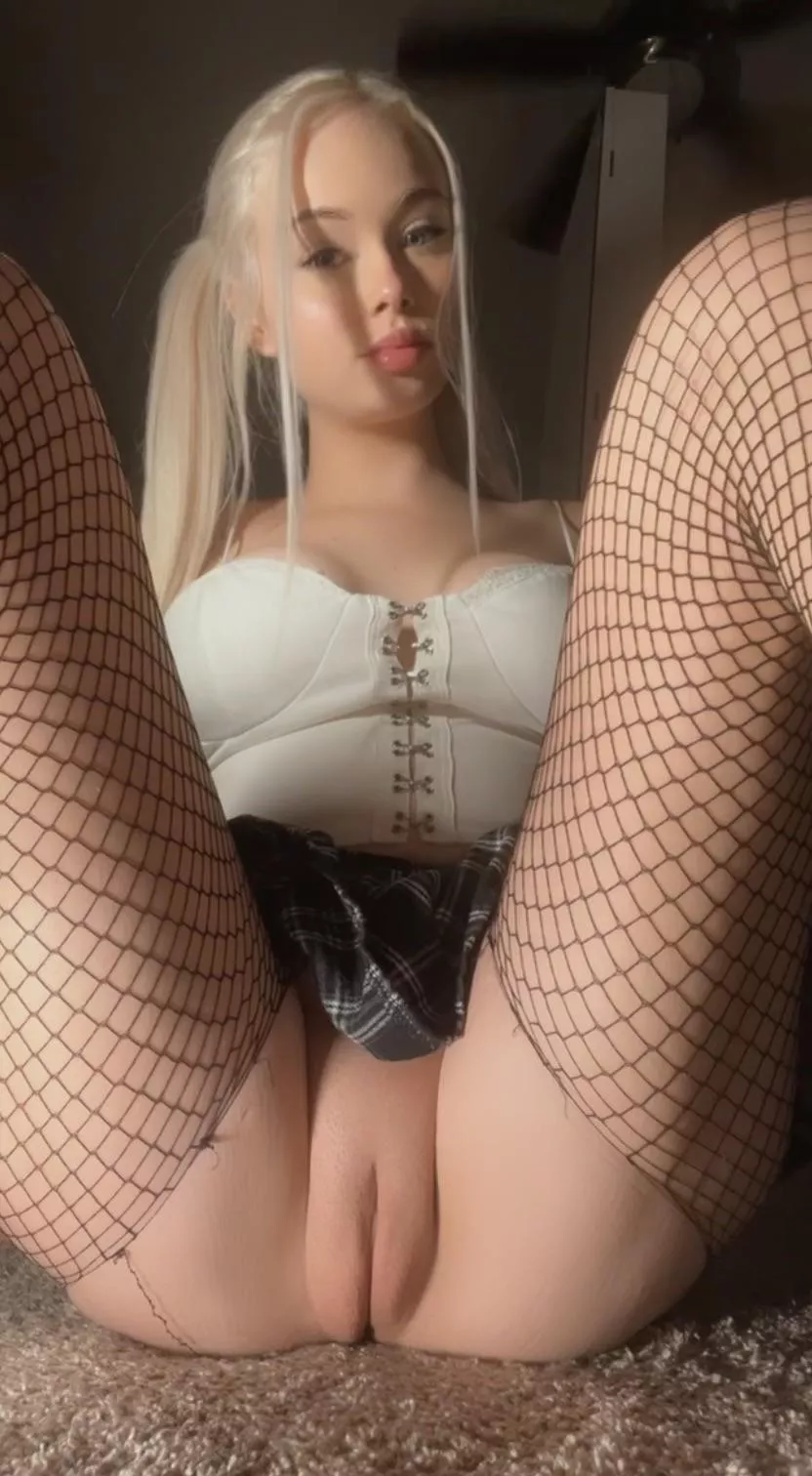 Taste my puffy pussy ;) posted by Allyssacream