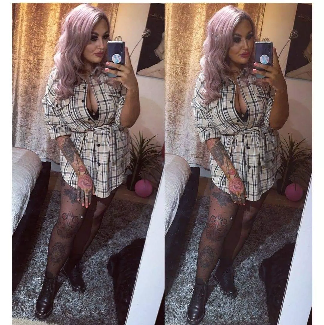 Tats, tits and pink hair posted by 77651234