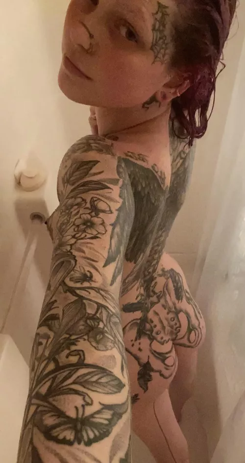 Tattood chicks are funner to see you naked by spider_legs666