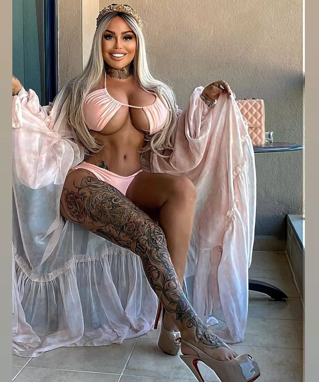 Tattooed bimbo 😍 posted by BimboSimp