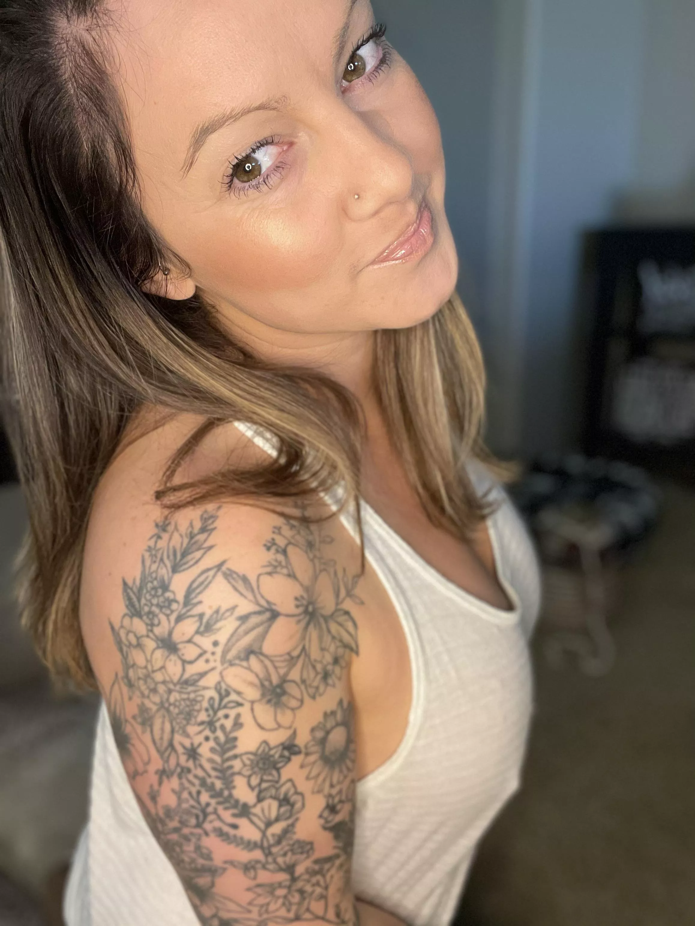 Tattooed milf 🖤🤍 posted by LilAndi24