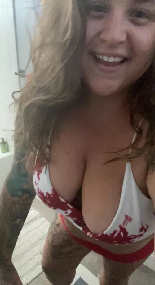tattooed seductive stoner. let me share my tatted big natural curves with you! by handful_heather420