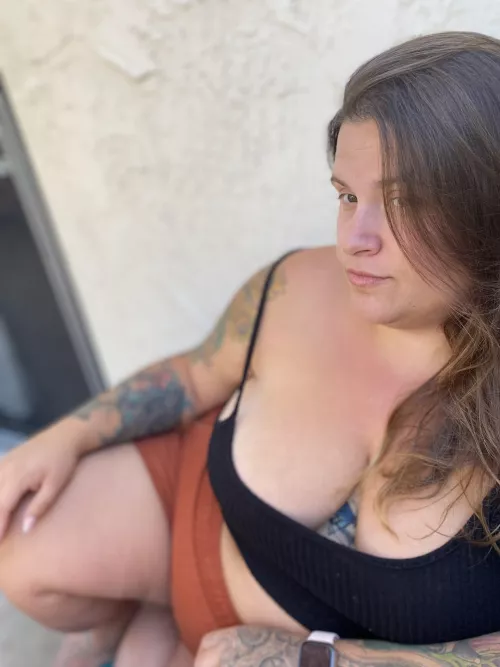 tattooed seductive stoner. let me share my tatted big natural curves with you! by handful_heather420