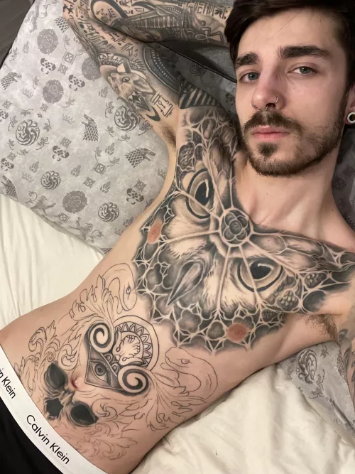 Tattoos slowly growing 👀 by bsellismodelling