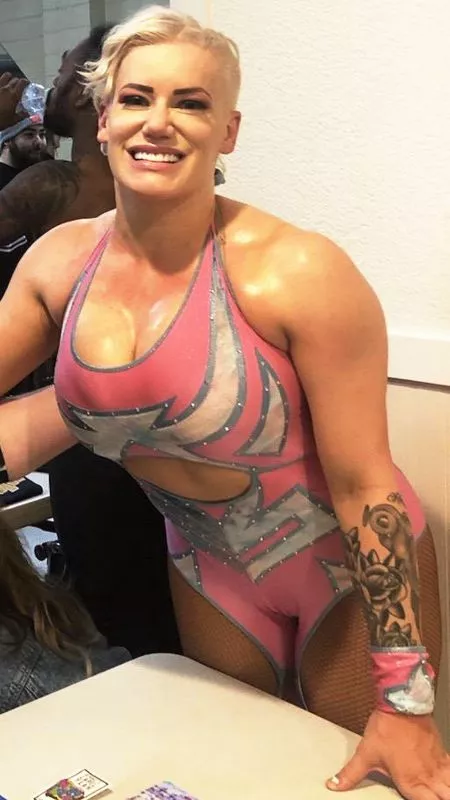 Taya Valkyrie posted by jhetter