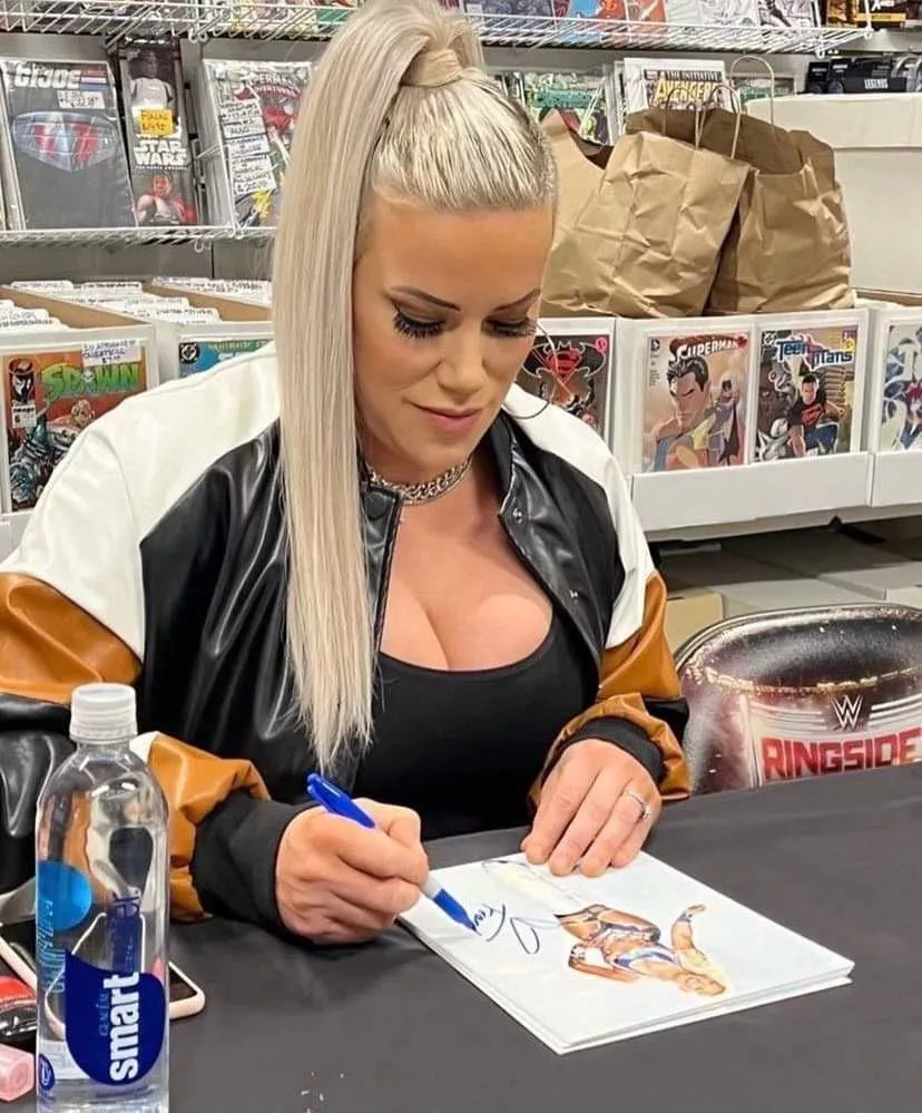 Taya’s Cleavage! 🤤🥵 posted by DoItWithFlair94