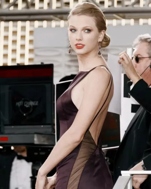 Taylor Swift by lightestspiral