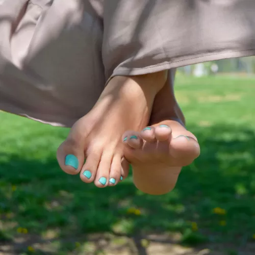 teal toes. by shann_nnanigans