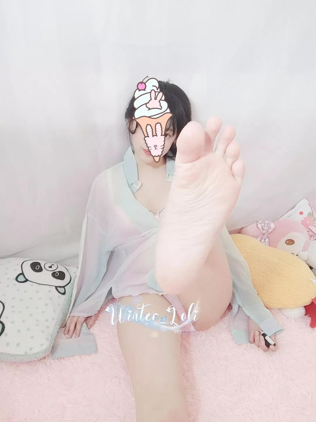 teasing azn hottie feet posted by Winter_Loli