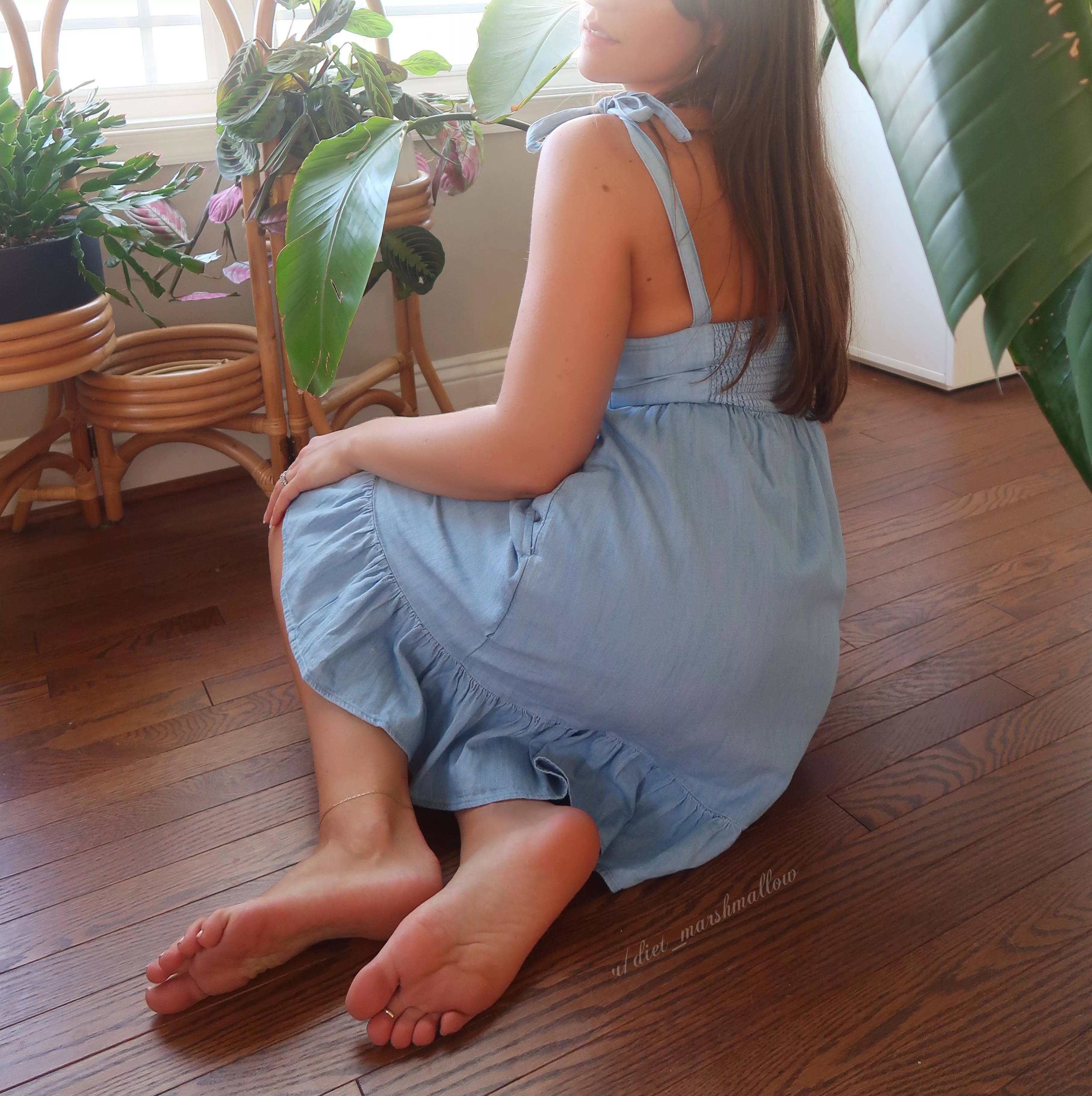 Tell me what you like about my feet? 🥰 posted by diet_marshmallow