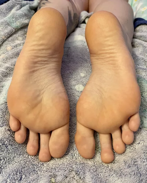 Tell me what you’d do to my soles by SweatySoles420