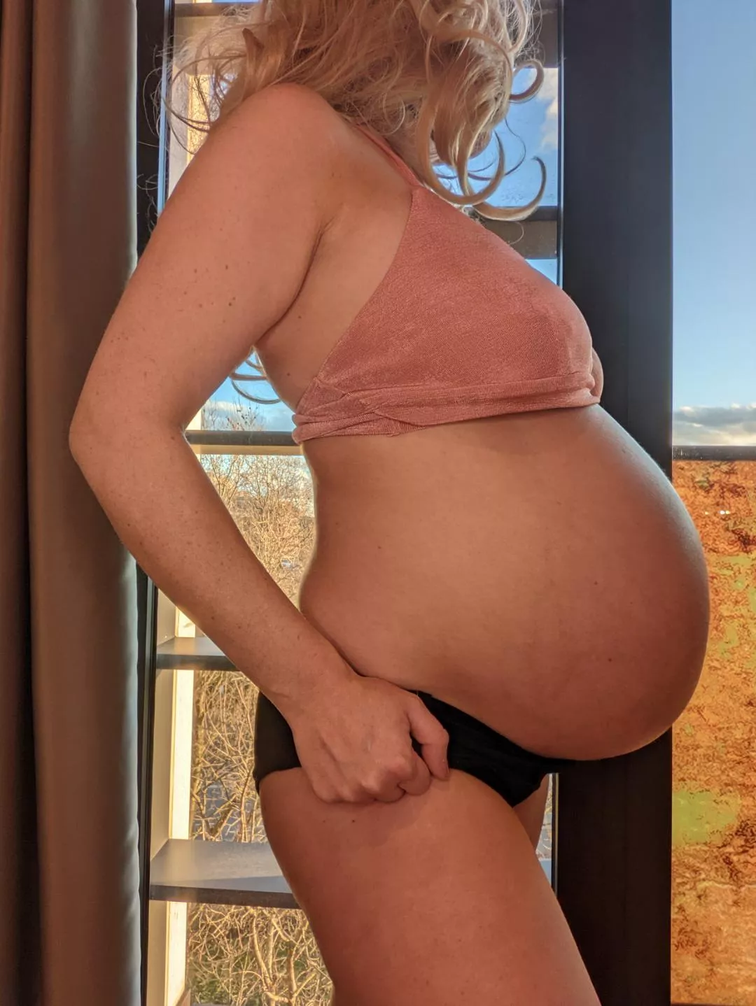 Tell me why you love pregnant women... posted by unofficialsecretT