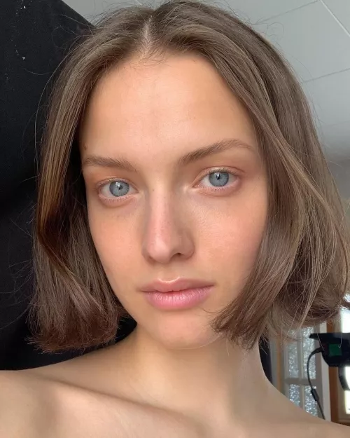 Tess Allyson by GlamMetalLion