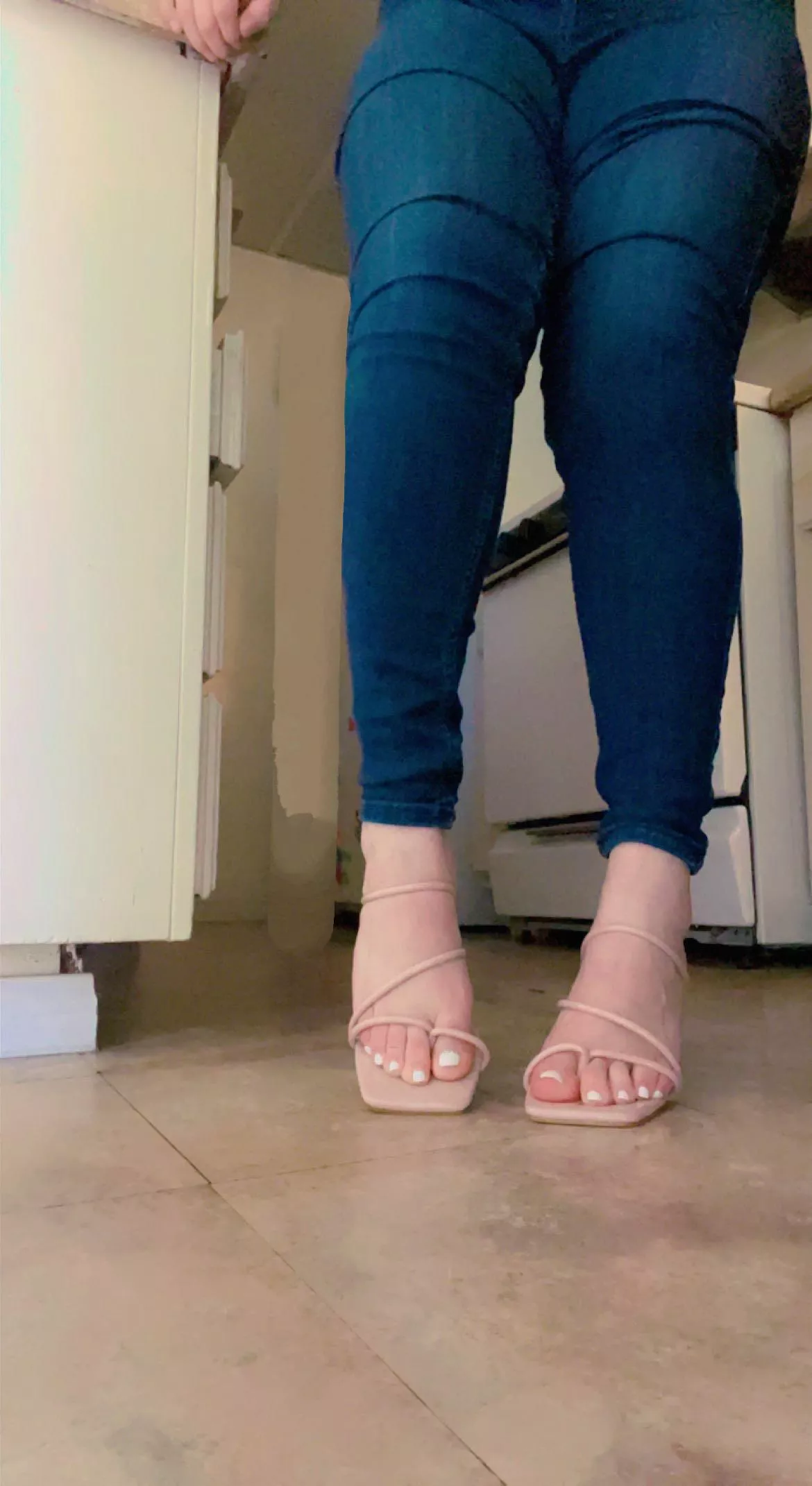 testing her new heel sandals posted by VicOnyx7