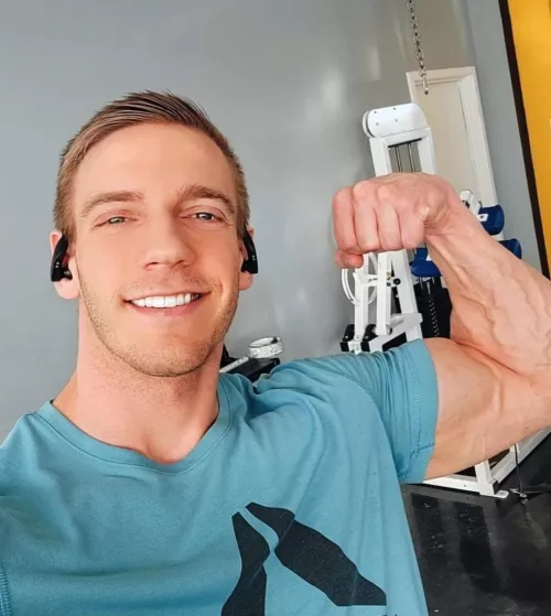 TGIF, Have a great day ! 😁 by John_fitness91