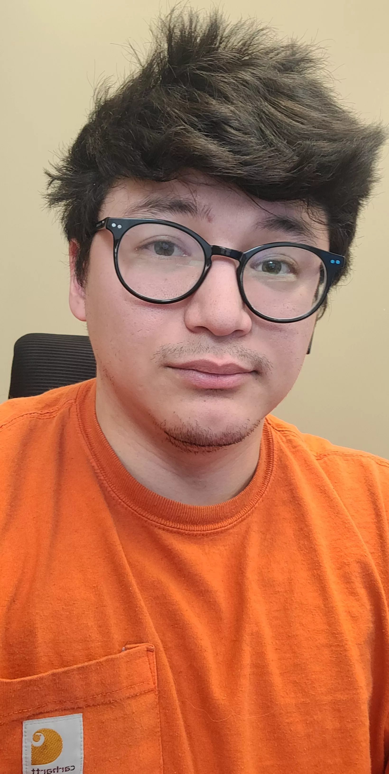 tgif!! Hope everyone gonna have a fun night gaming 🧡 posted by tryin_to_vibe_here