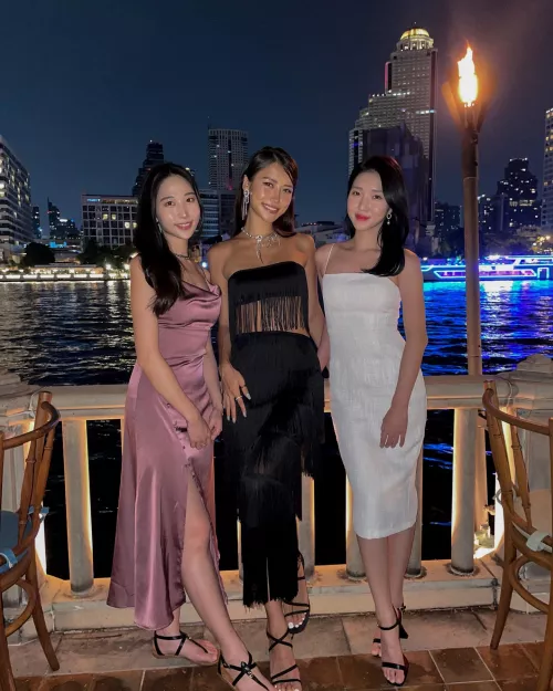 Thai gals by DepsaboDilopcop