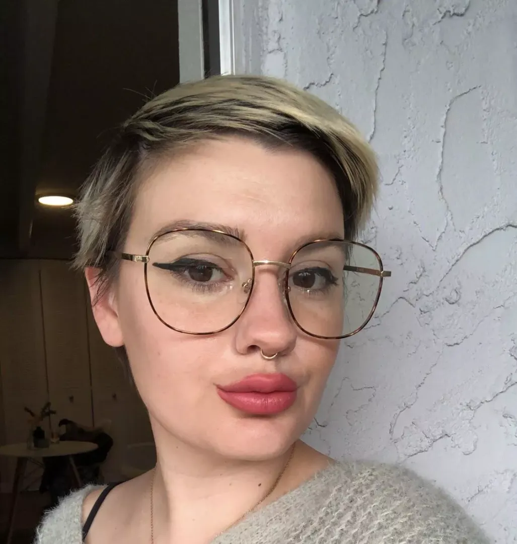 Thank you all for making me feel sexy with my short hair! I can’t grow my hair long after going through chemo, and it’s nice to have a space where my sexiness is reinforced! posted by Cutieincalvins1020