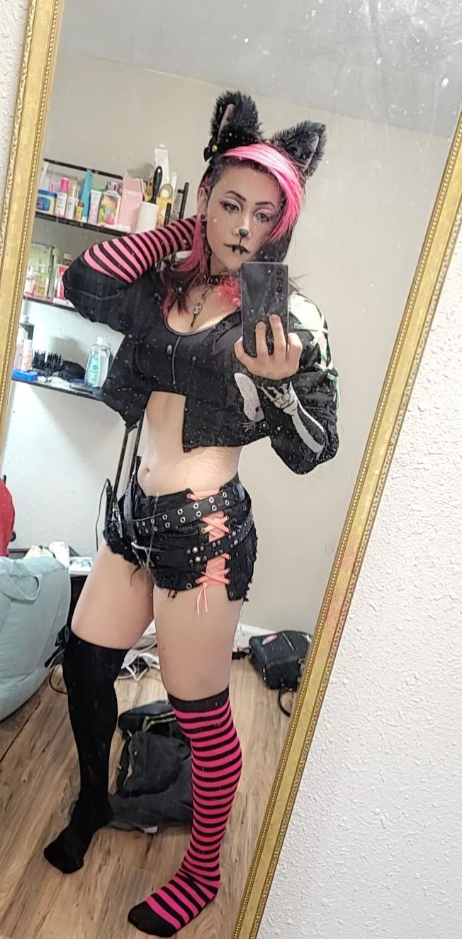 Thank you to the 4 people who sort by new 🥺🥲🥰 posted by Valentine_T-girl