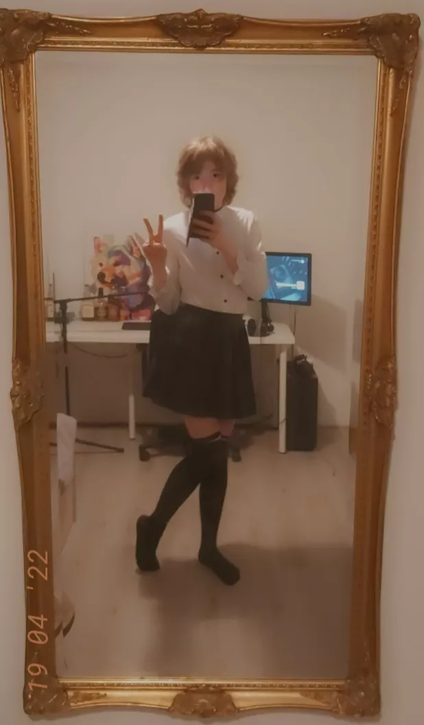 ❤️ Thanks everyone for the love on my first post, it gave me so much confidence!!!! ❤️ Because all of you asked to see my face, I have delivered just that! Do I still look cute enough? posted by -Evy