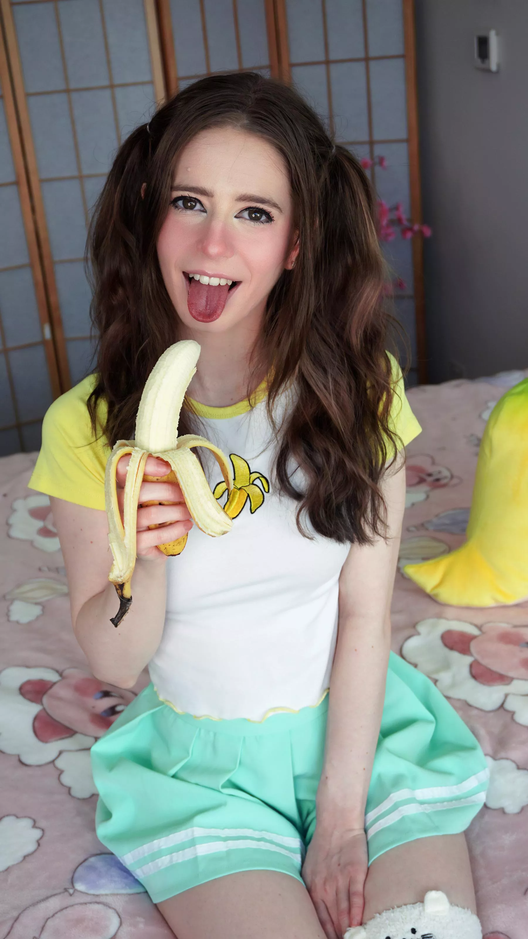 thanks for the afternoon snack 😜🍌 posted by ellieraelol