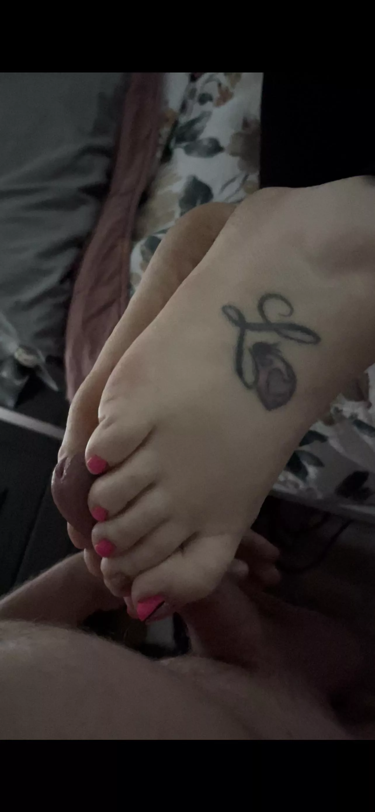 That grip though🤤 posted by Wifefootslut