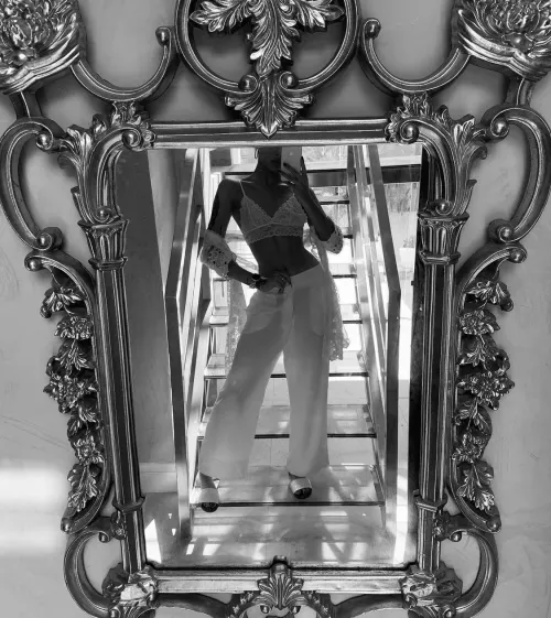 That mirror takes my attention by sexjul