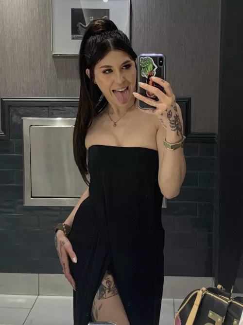 That’s a healthy tongue by prncessmrtypnts89