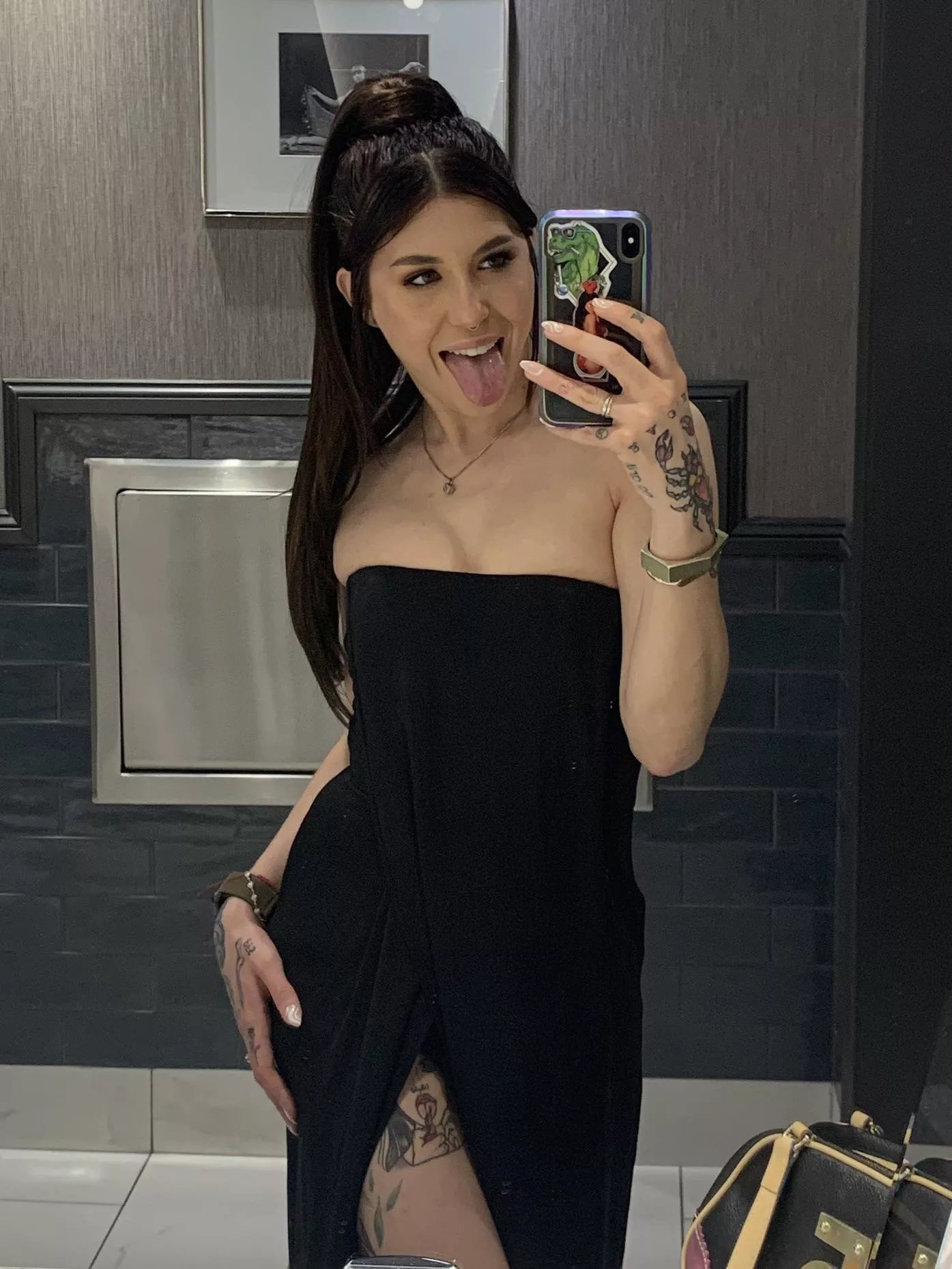 That’s a healthy tongue posted by prncessmrtypnts89