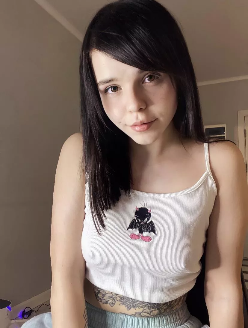 That’s my cute braless outfit for today posted by lain_es