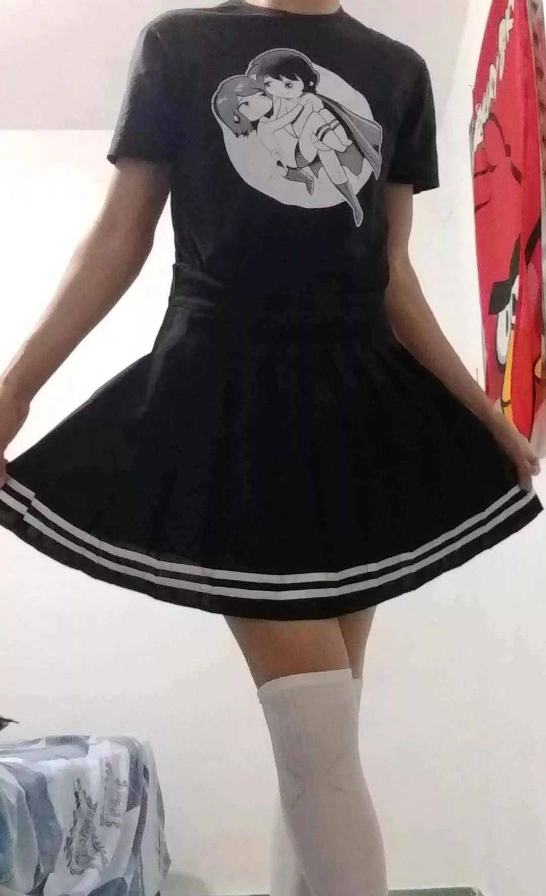 That's my first time posting in here, i'm so anxiety but i hope you like my pose and clothes. posted by Azrael915
