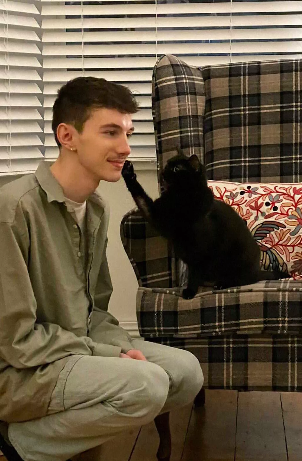 That’s one way to get my attention 🐾 posted by _cj_1999