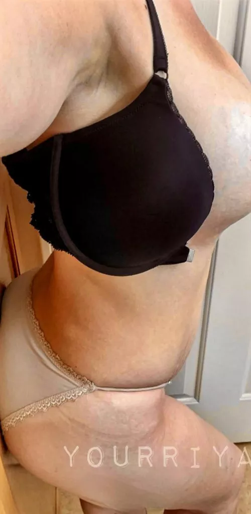 Thats when my bra couldnt hold it anylonger [F] by YourRiya