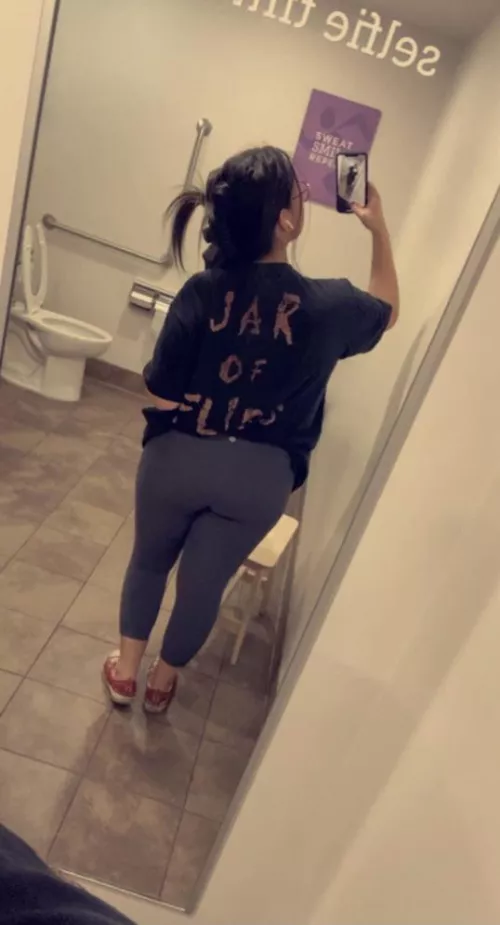 The 1 chubby girl amongst all you gorg ladies 🥺 I’ll get there one day 😅 by babygirlbritt_