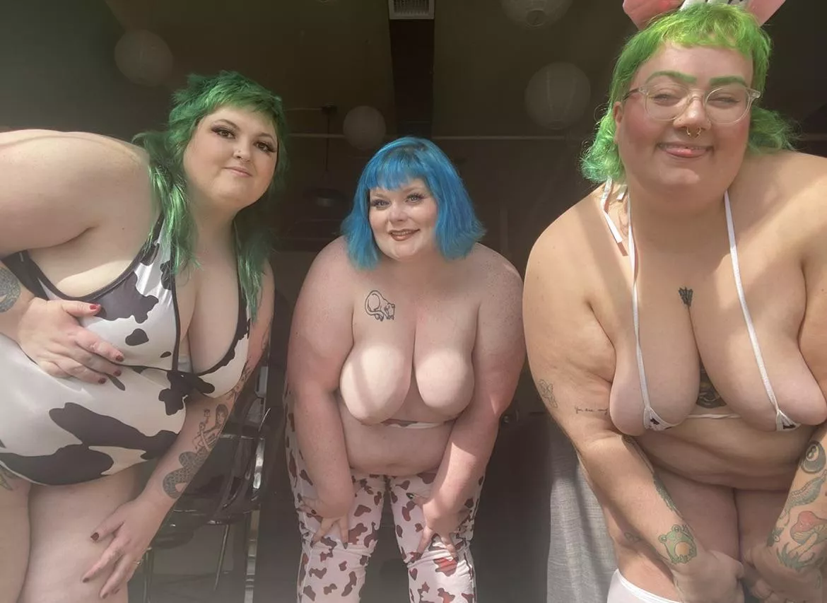 The 3 of us are a really good time 😘 posted by CappieBB