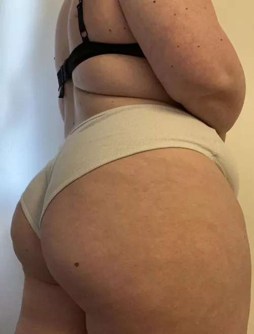 The ass the never stops growing 😳😍 by harritoyou_x