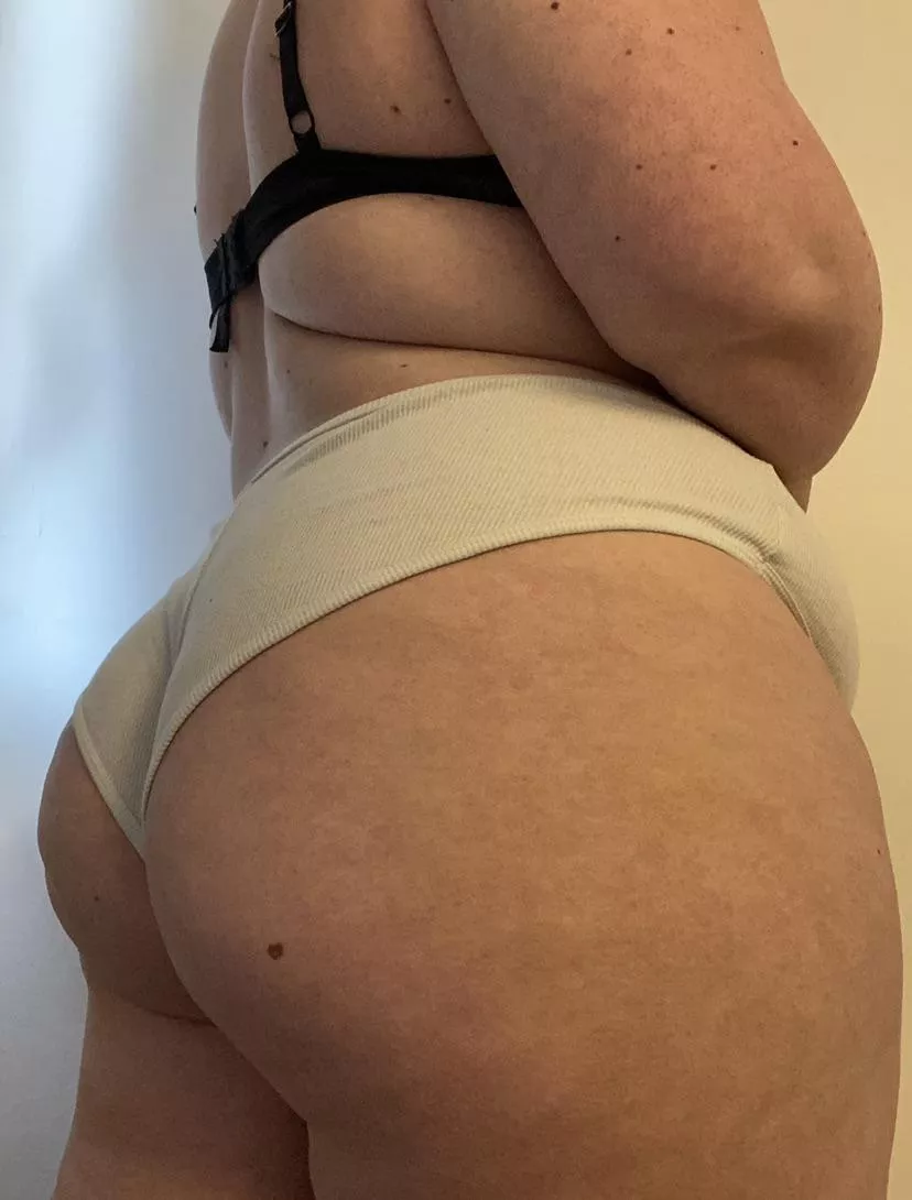 The ass the never stops growing 😳😍 posted by harritoyou_x