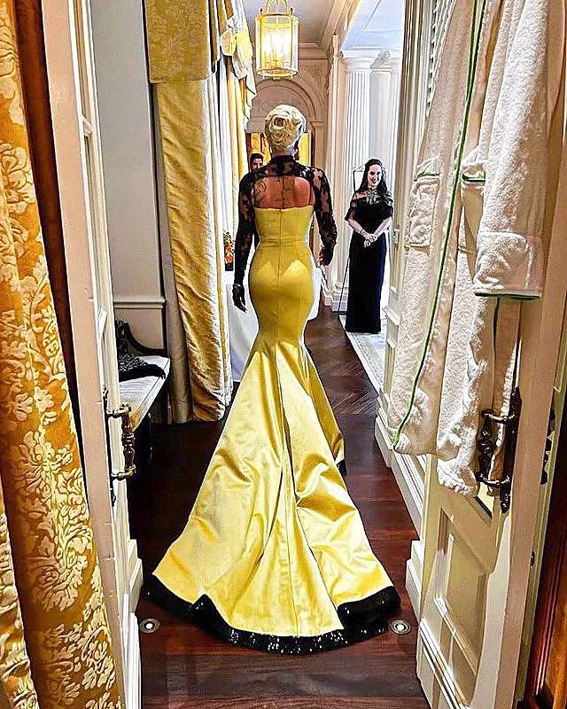 The back view of her dress posted by Mrwilliams2332