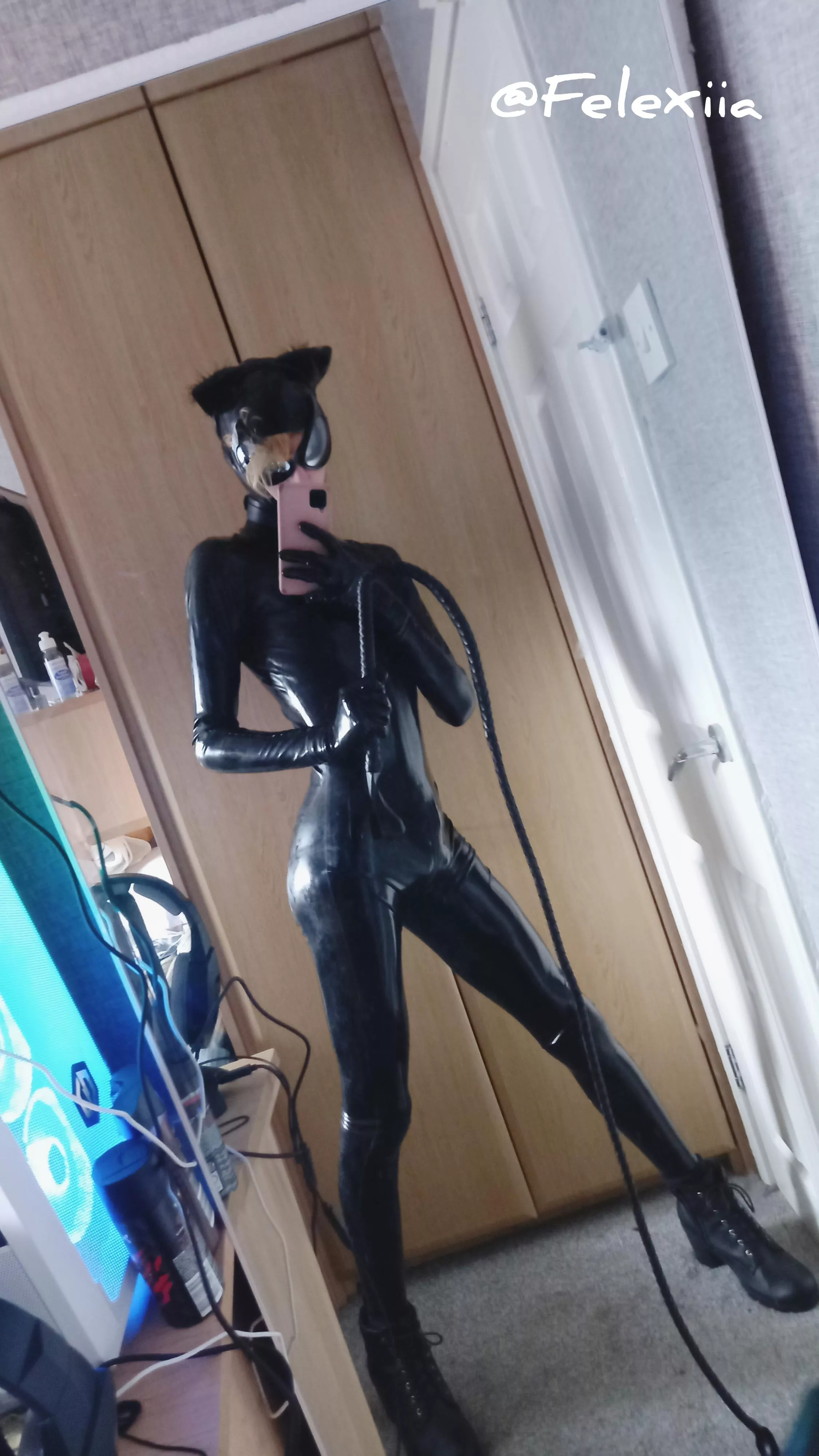 The best cateoman cosplay...is a latex one :3 posted by Felexiia