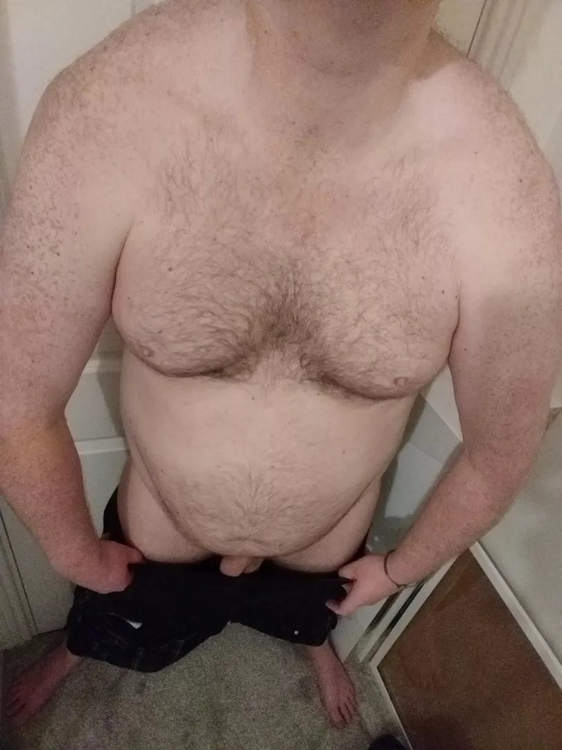 The big belly wouldn't put you off pulling my shorts down the rest of the way..? 🙈 (35, Irish, 6'4) posted by SeamusOVagabond