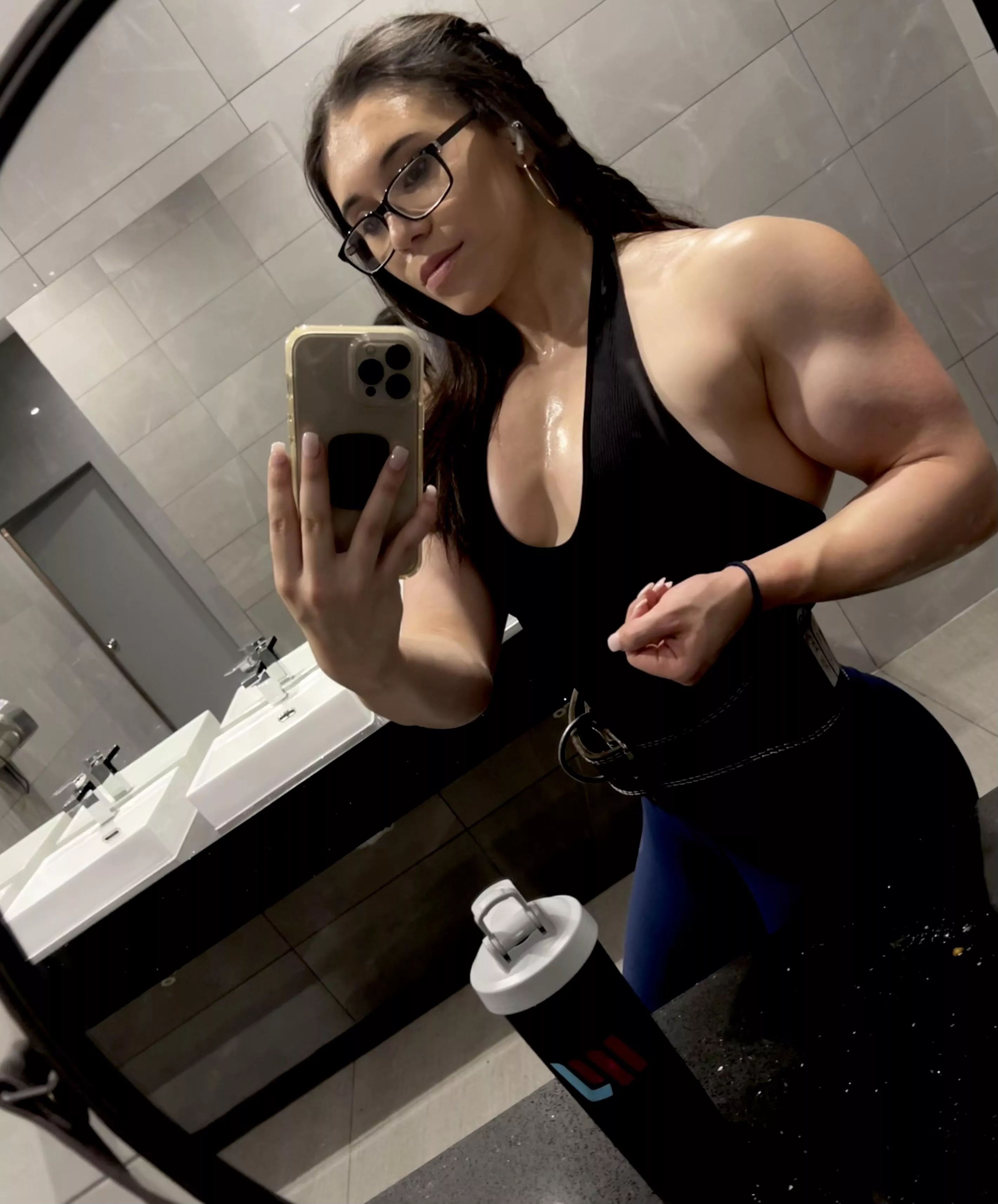 The bigger the better 💪🏼🤓 posted by musclemermaid11