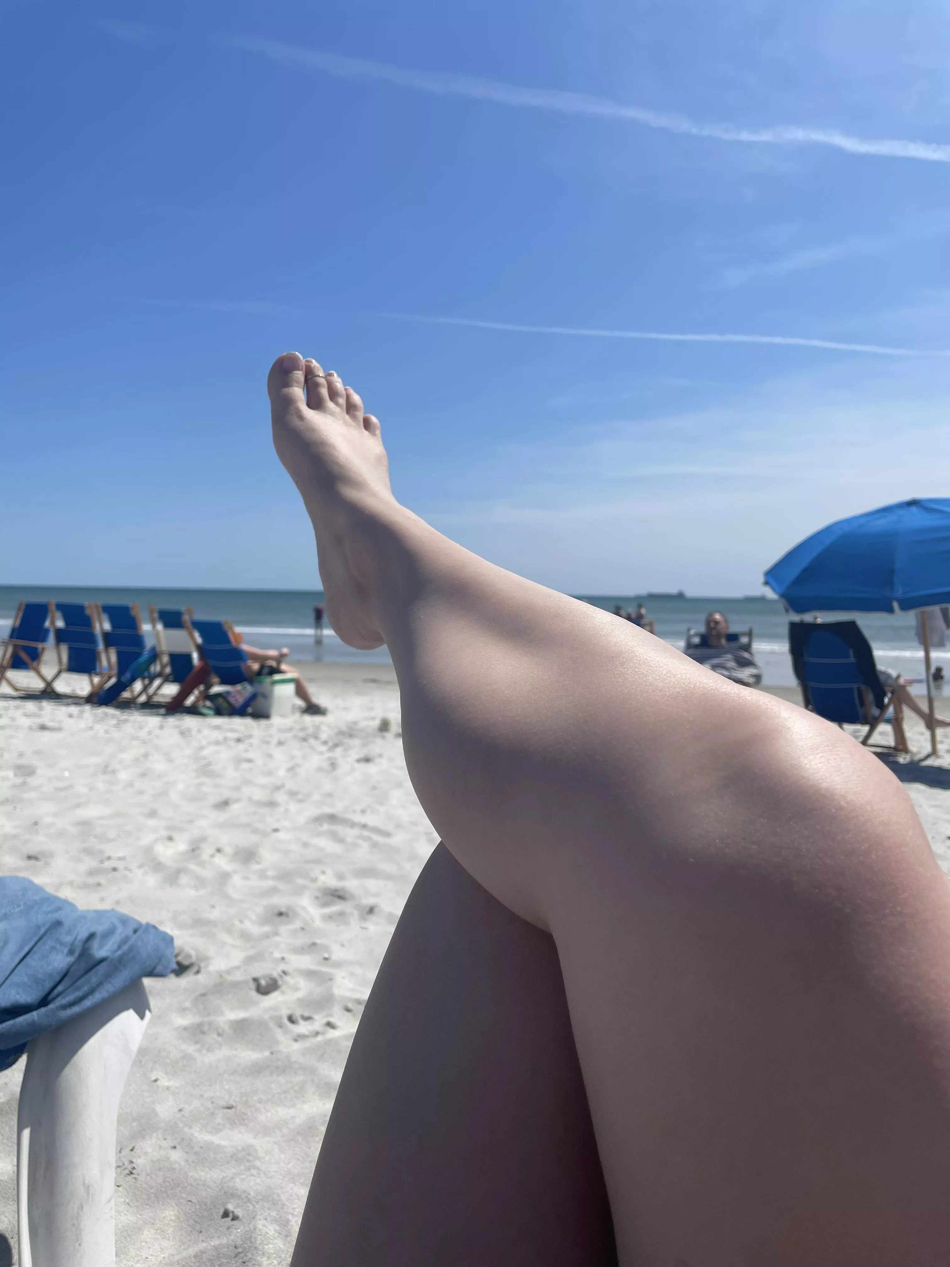 The breeze on my feet feel amazing! 🌞 posted by Yoshislilsis13