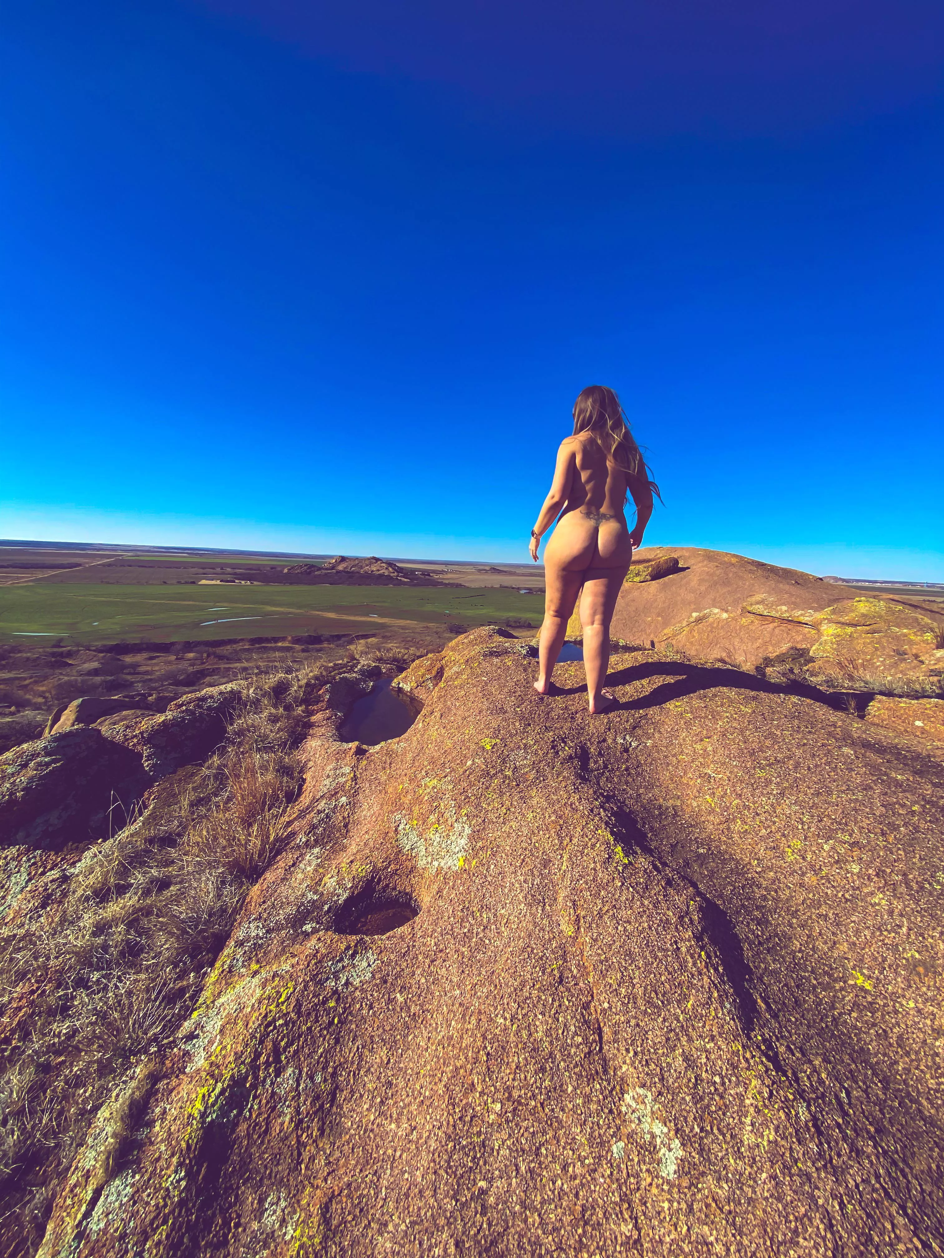 The cool breeze and the warm rock at my feet feels amazing 😊 posted by Fineapplecakes