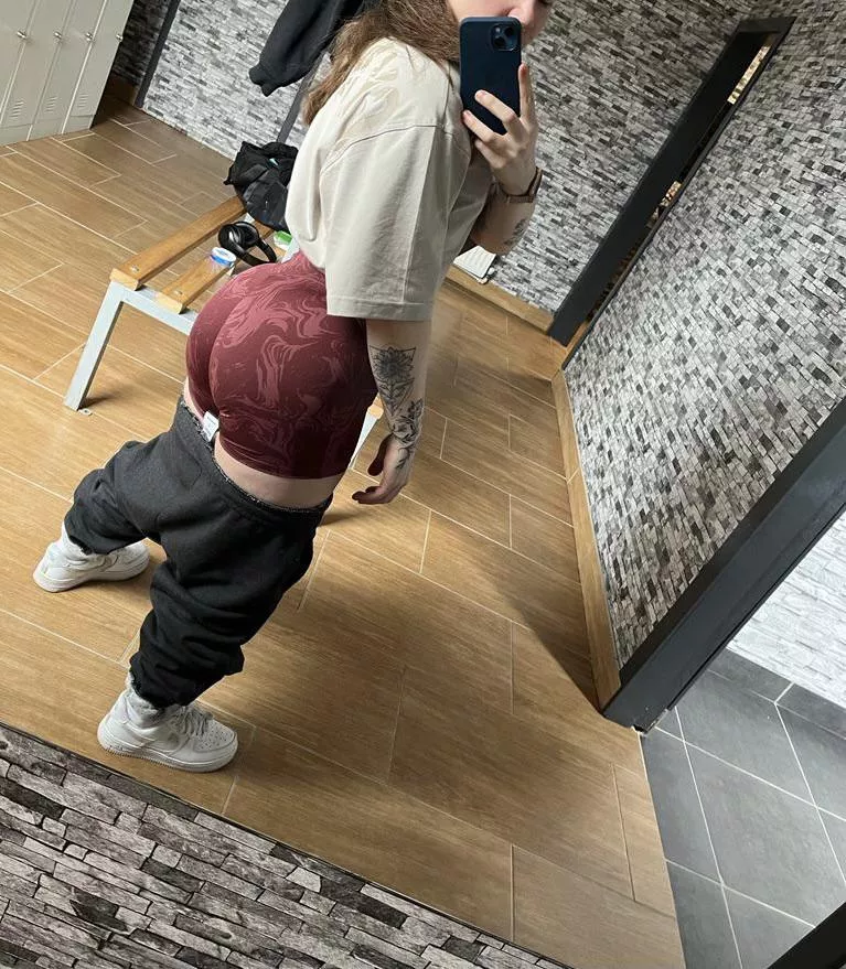 The cutest lil gym girl posted by sagahansen