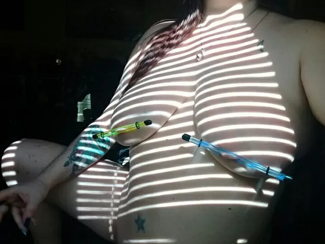 The [f]astest way to a girl's heart is through her ribcage 🙆❣💘❣ by stingraystarseed